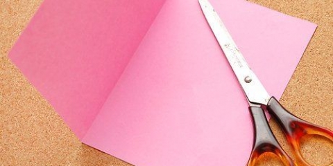 Corte um coração de papel simétrico