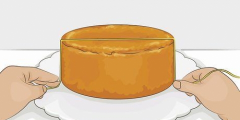 Cubra um bolo com fondant