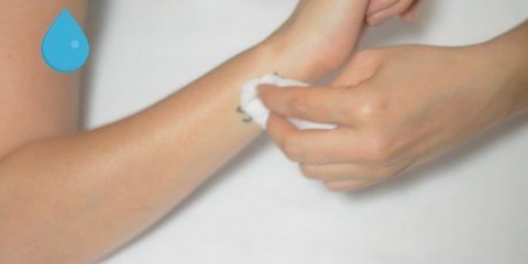 Esconder uma tatuagem com maquiagem