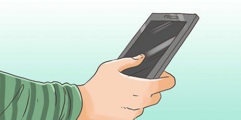 Fazendo um telefonema com um menino