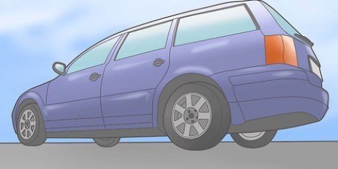 Verificando um carro usado antes de comprá-lo