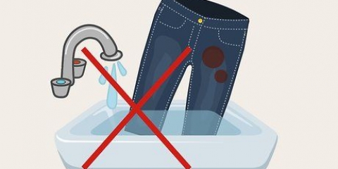 Como tirar mancha de jeans