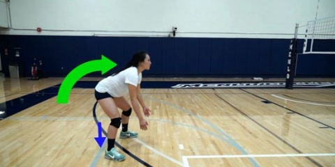 Pegando uma bola de vôlei
