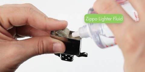 Abra e acenda um isqueiro zippo