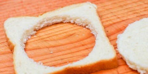 Fazendo ovos em uma cesta