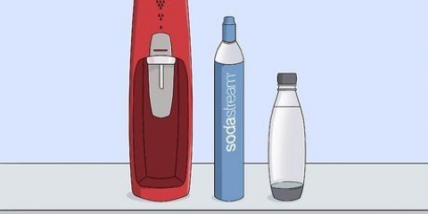 Fazendo refrigerante em uma máquina sodastream