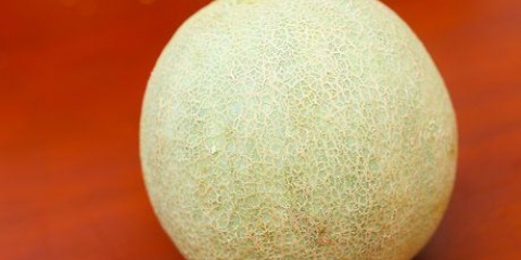 Corte a fruta em pedaços