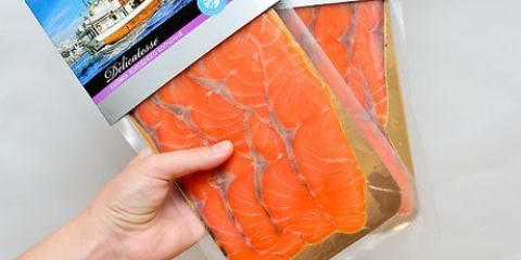 Servindo salmão defumado