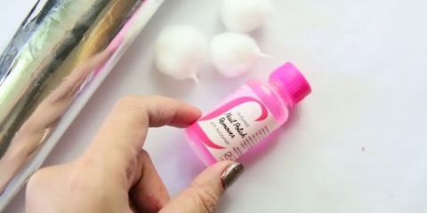 Remova o esmalte com glitter