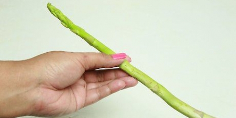 Branquear espargos verdes