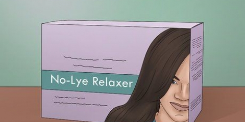 Usando relaxante de cabelo