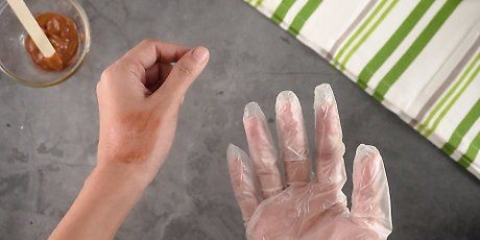 Remova a tintura de cabelo da sua pele