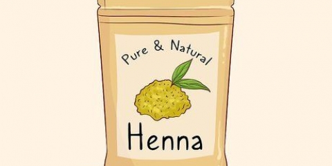 Misture henna para o seu cabelo