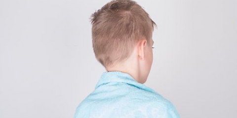 Cortar o cabelo de um menino