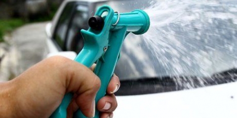 Limpando seu carro com produtos domésticos