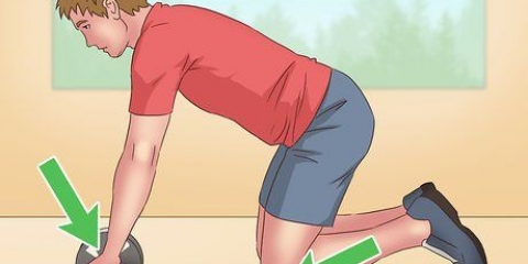 Treine seus abdominais com um rolo de ab