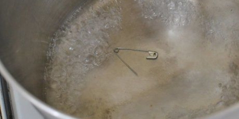 Perfurar sua orelha com um alfinete de segurança