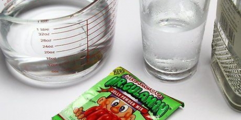 Fazendo shots de gelatina