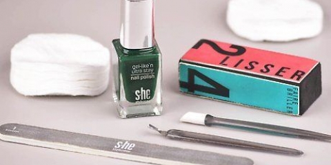 Dando-se uma manicure