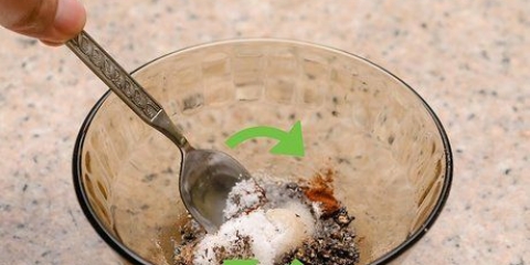 Preparando o peito de peru no fogão lento