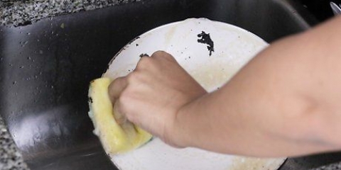 Limpeza de panelas de cerâmica
