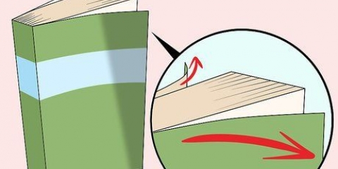 Escolhendo entre um livro de bolso e um livro de capa dura