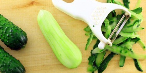 Fazendo suco de pepino