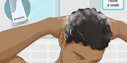 Pentear cabelos cacheados (para homens)