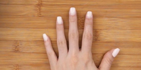 Remova as unhas artificiais