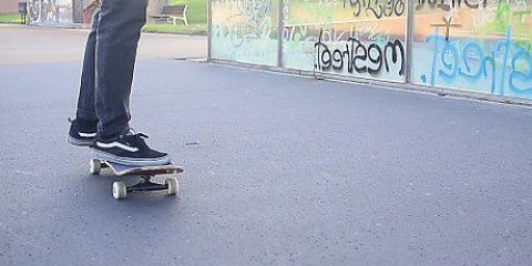 Aprendendo a girar em um skate