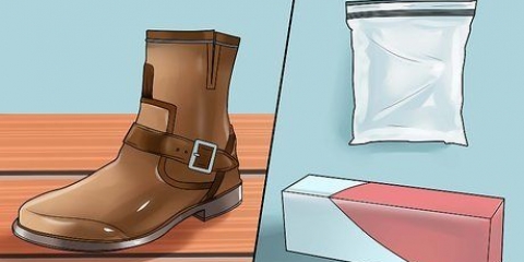 Esticando as botas de couro