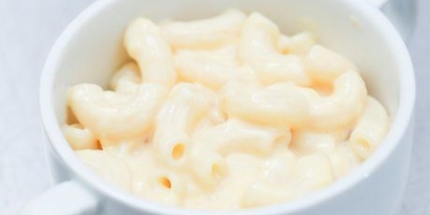 Aquecer o macarrão com queijo