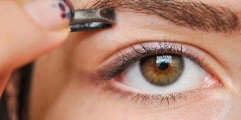 Aplique maquiagem em olhos pequenos