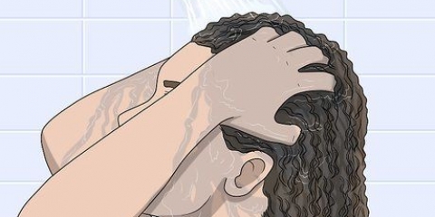 Dormir com o cabelo cacheado molhado
