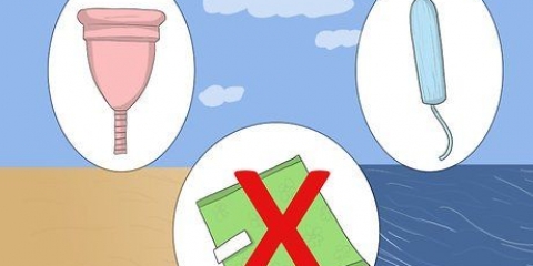 Ir à praia quando está menstruada