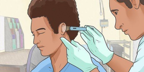 Remova a cera molhada de ouvidos infectados