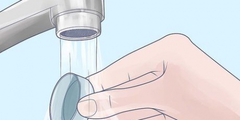 Faça covinhas falsas em suas bochechas
