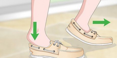 Esticando sapatos novos