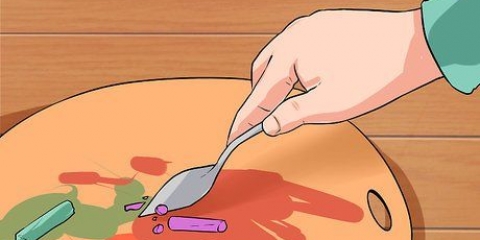 Misturando pastéis de óleo