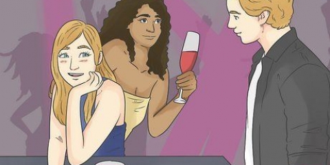 Aproximando-se de uma garota em um grupo em um café