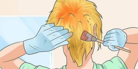 Corrija as raízes do cabelo laranja ao descolorir o cabelo