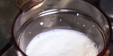 Fazendo paneer (queijo indiano)