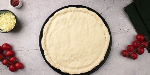 Fazendo massa de pizza sem fermento