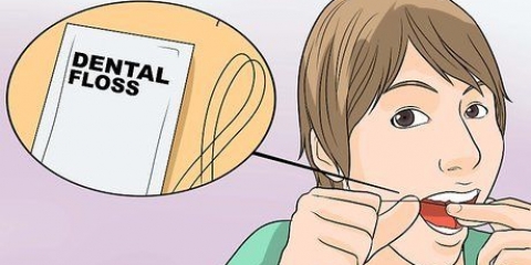 Tirando pipoca entre os dentes