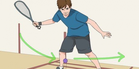 Jogando raquetebol