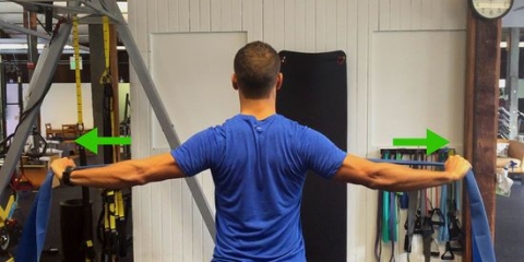 Faça exercícios de alongamento para os ombros