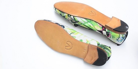 Pinte as solas dos sapatos