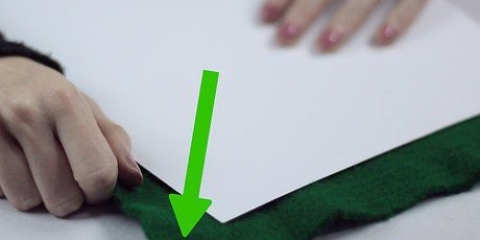 Escrevendo com uma caneta de pena