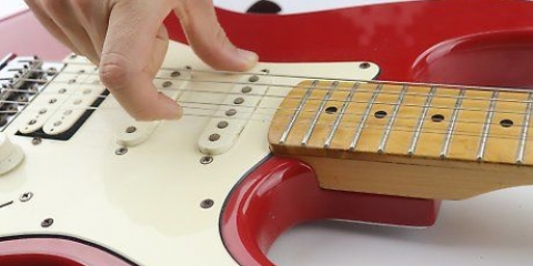Trocando as cordas de uma guitarra elétrica