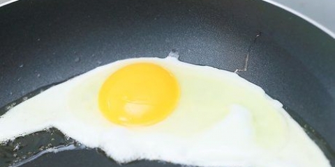 Assar fatias de pão